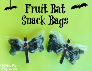 Halloween-Fruit-Bat-Snack-Bags